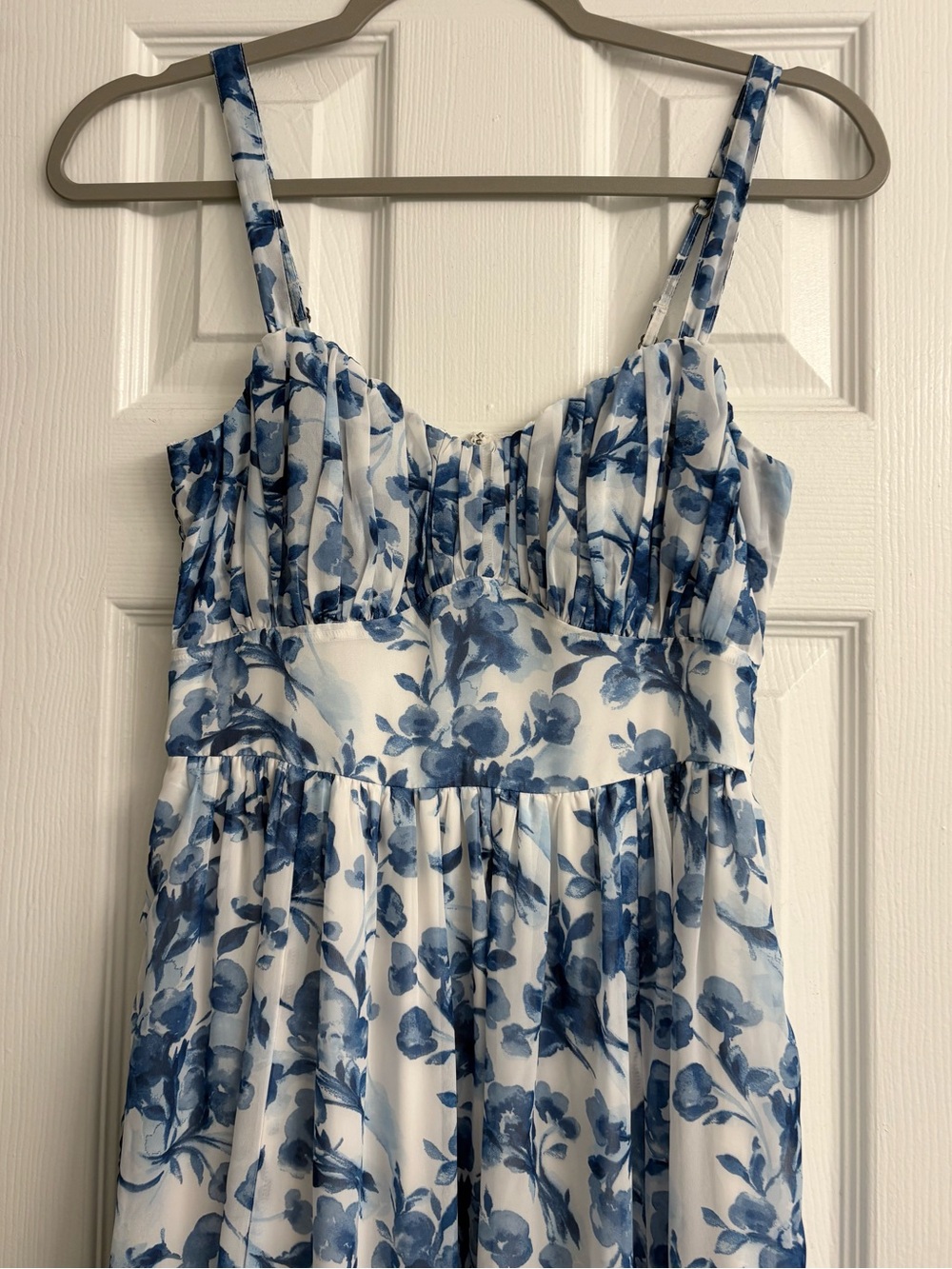 Abercrombie & Fitch Blue and White Floral Chiffon Midi Dress - Picture 2 of 5